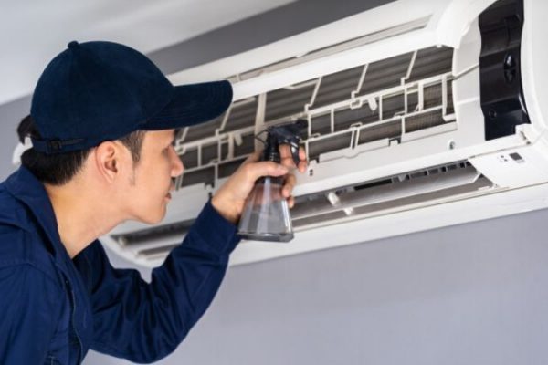 aircon-servicing-singapore_spray-2